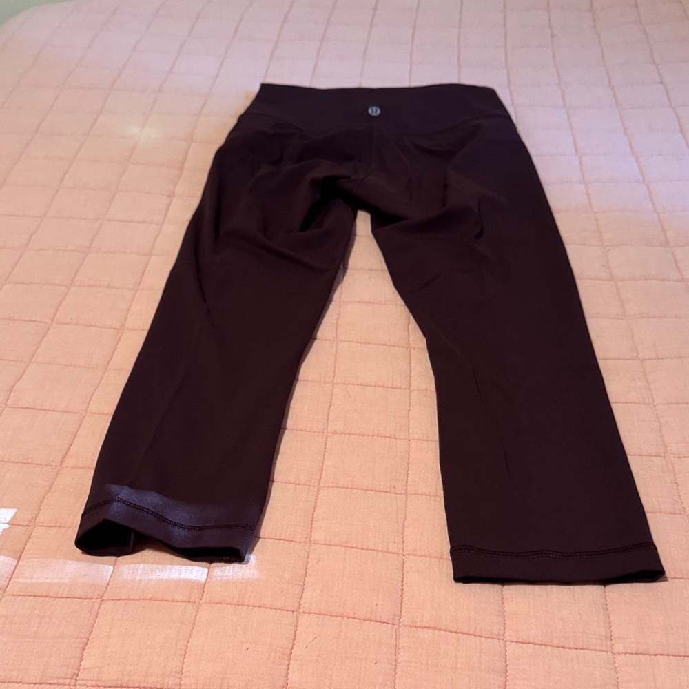 lululemon Burgandy/Wine Leggings size 4 21” EUC - Picture 5 of 10